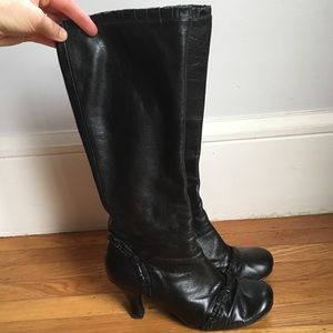 Unique ruffle detail Biviel black knee high classy retro boots. Rare!